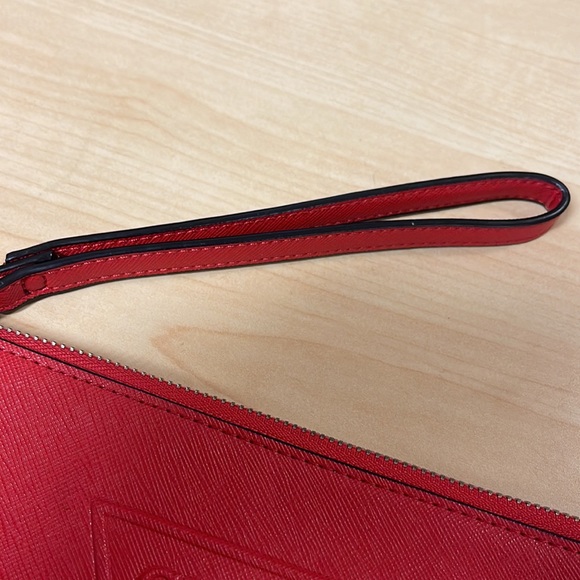 GUESS Strappy Wristlet Wallet Pre Owned - Picture 3 of 5